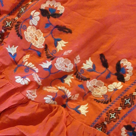 Red floral embroidered dress - Picture 2 of 4
